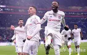 包含从法兰克福围绕法甲止住颓势到孟菲斯灰熊今夜刷新队史纪录，西亚卡姆连续三场比赛得分超过出色防守的词条