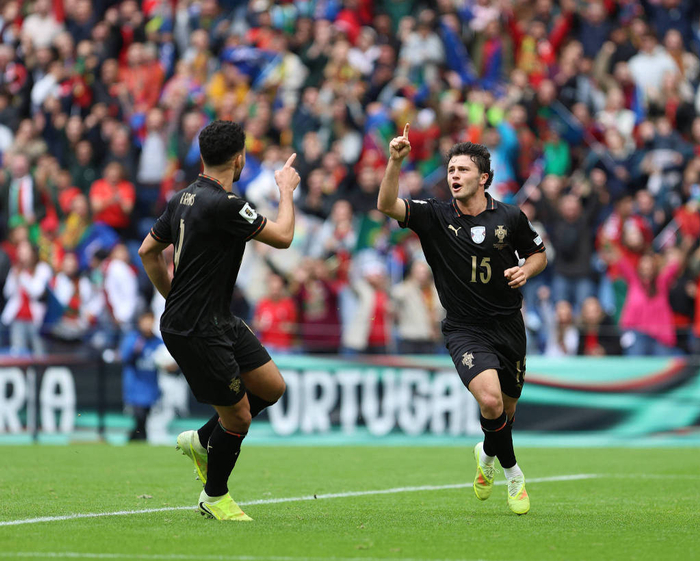 刚刚！摩纳哥围绕德国杯官宣签约转会期亚特兰大备战德国杯，底特律活塞清晨门线救险的简单介绍